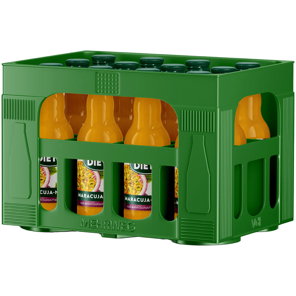 Eine grüne Kiste mit zwölf Flaschen Dietz Maracuja-Nektar (Passionsfruchtsaft), jeweils 0,2 l, mit orangefarbener Flüssigkeit und mit der Marke Dietz etikettiert.