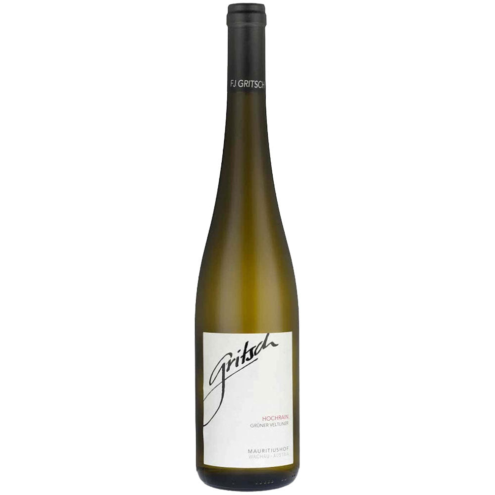 Eine Flasche des Weißweins FJ Gritsch Grüner Veltliner Hochrain Smaragd DAC 2022 mit weißem Etikett und schwarzem Verschluss steht aufrecht auf weißem Hintergrund.