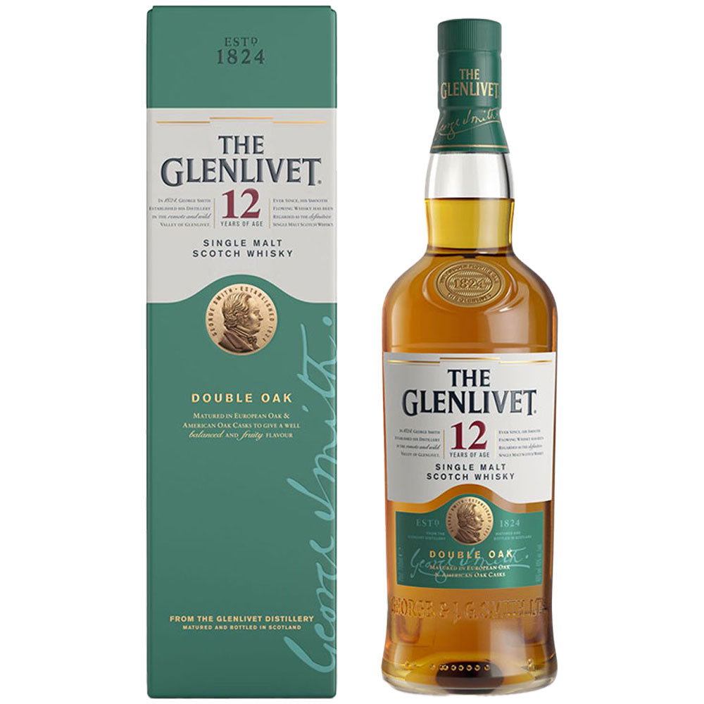 Eine Flasche und eine Schachtel Glenlivet 12 Jahre Single Malt Scotch Whisky 40% (0,7 Liter) - ein klassischer Speyside-Whisky von Glenlivet, der für seinen weichen, raffinierten Charakter bekannt ist.
