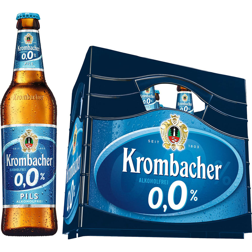 Eine Kiste Krombacher 0,0% Pils Alkoholfrei 11x 0,5L (MEHRWEG) Flaschen mit blauen Etiketten und Kondenswasser.