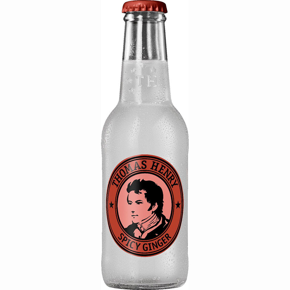 Thomas Henry Spicy Ginger 24x 0,2L (MEHRWEG) bietet einen kräftigen Ingwerbiergeschmack in klaren Glasflaschen mit rotem Verschluss und Signaturetikett und liefert den unverwechselbaren Ingwergeschmack von Thomas Henry.