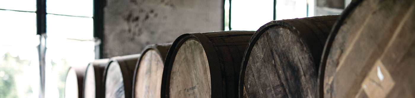 Holzfässer in der Bulleit Destillerie, hier reift der würzige Bulleit Bourbon Whiskey zur Perfektion