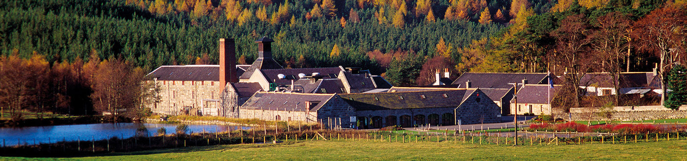 Royal Lochnagar Destillerie in den schottischen Highlands – Heimat des eleganten Royal Lochnagar Whiskys