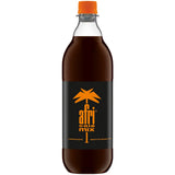 Eine Flasche Afri Cola Mix PET 1L, eine koffeinhaltige Limonade von Afri Cola, verfügt über ein schwarzes Etikett mit orangefarbenem Palmenlogo und Verschluss - perfekt, um den einzigartigen Cola-Orangen-Mix-Geschmack zu genießen.