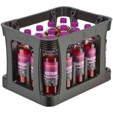 Eine Kiste mit 20x0,5L Bad Dürrheimer Kostbare Schwarze Johannisbeere PET-Flaschen, ideal für die Herstellung Ihrer eigenen Johannisbeerschorle. Marke: Bad Dürrheimer.
