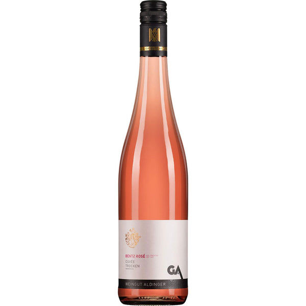 Die Aldinger Bentz Roséwein-Cuvée trocken 2024 hat einen schwarzen Schraubverschluss und ein weißes Etikett mit goldenen und schwarzen Akzenten - der perfekte trockene Rosé für den Sommer.