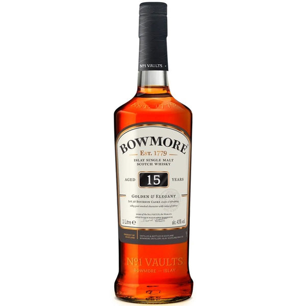 Eine 0,7-Liter-Flasche Bowmore 15 Jahre Single Malt Scotch Whisky (43%), bekannt für seinen charakteristischen Islay-Charakter, mit schwarzem Verschluss und cremefarbenem Etikett.