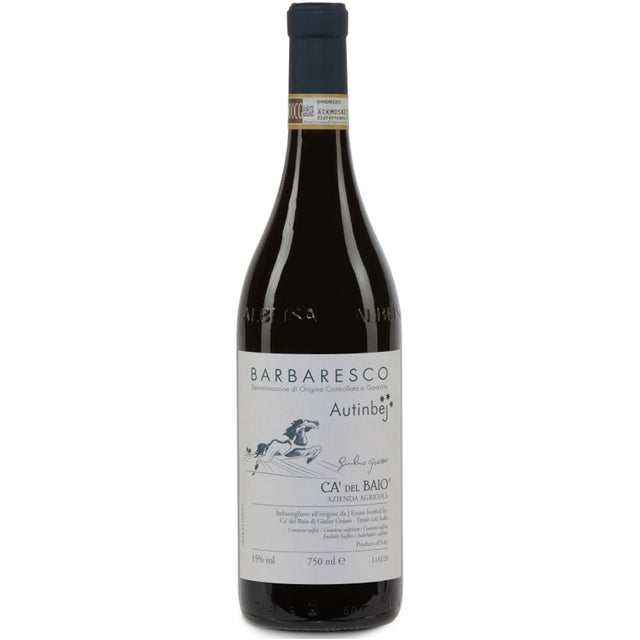 Eine Flasche Ca' del Baio Autinbej Barbaresco DOCG 2022, ein italienischer Rotwein auf Nebbiolo-Basis von Ca' del Baio, mit blauem Folienverschluss und detailliertem Frontetikett.