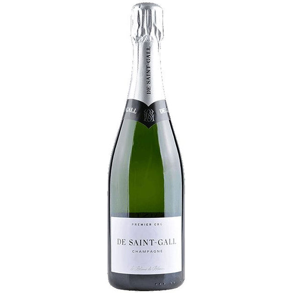 Eine 0,75-Liter-Flasche De Saint Gall Champagne Premier Cru Brut mit silbernem Folienverschluss und weißem Etikett wird elegant vor einem schlichten Hintergrund präsentiert.