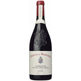 Eine Flasche Rotwein „Famille Perrin Château de Beaucastel Châteauneuf-du-Pape Rouge AOC 2021“ mit cremefarbenem Etikett und geprägtem Wappen auf dem Glas, die die reiche Tradition der Rhône-Weine verkörpert.