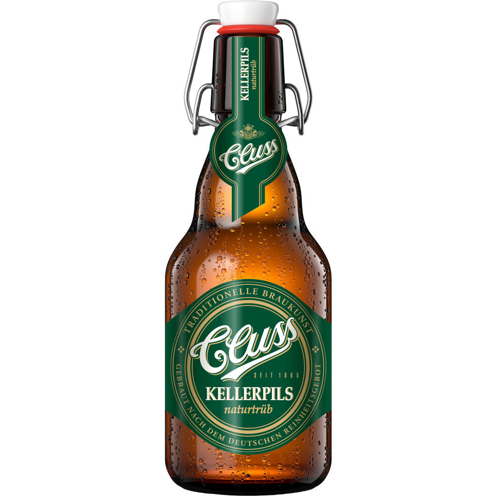 Eine Braunglasflasche von Cluss Kellerpils 20x 0,33 Liter (MEHRWEG) von Cluss, ein naturbelassenes Bier von Kellerbier Heilbronn, mit grünem Etikett und Bügelverschluss.