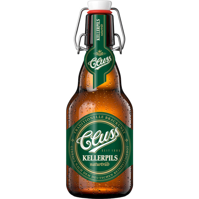 Eine Braunglasflasche von Cluss Kellerpils 20x 0,33 Liter (MEHRWEG) von Cluss, ein naturbelassenes Bier von Kellerbier Heilbronn, mit grünem Etikett und Bügelverschluss.