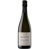Abgebildet ist eine Flasche Deltetto Alta Langa Brut "PN-CH" Millesimato DOCG 2021 Schaumwein mit weißem Etikett vor einem schlichten weißen Hintergrund.