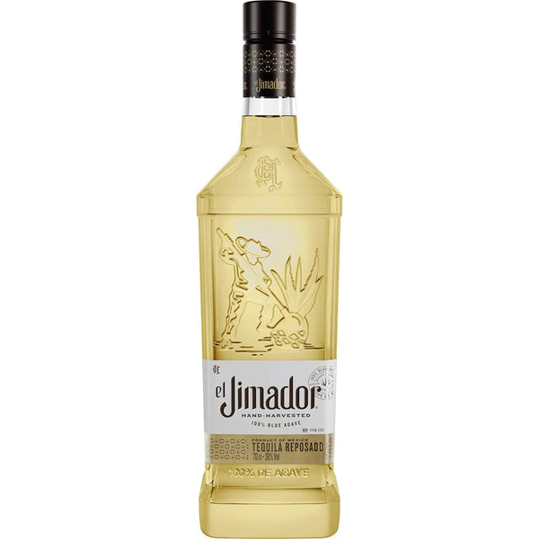 Eine 0,7-Liter-Flasche El Jimador Reposado Tequila 38%, hergestellt aus 100% blauer Agave, hat eine goldene Farbe und ein geprägtes Agavenmuster auf dem Glas.