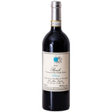 Eine Flasche Elio Altare Barolo Arborina DOCG 2021 steht aufrecht vor einem weißen Hintergrund. Das cremefarbene Etikett und das blaue Wappen heben dieses elegante Beispiel eines italienischen Rotweins der Marke Elio Altare hervor.
