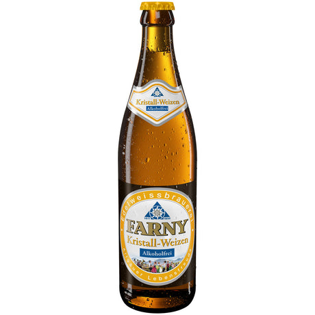 Eine braune Flasche Farny Kristall-Weizen Alkoholfrei 0,5L (Mehrweg) Bier der Marke Farny, mit Kondenswasser am Glas.
