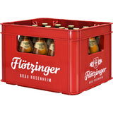 Roter Kunststoffkasten mit Flötzinger-Branding, in dem sich 20 x 0,5 l Mehrwegflaschen Trachtler Hoibe Export befinden - ein echter Geschmack bayerischer Brautradition.