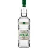 Eine Klarglasflasche Fords London Dry Gin 45% 0,7 Liter von Fords Gin mit einem grünen Verschluss und einem hellen Etikett, das den klassischen London Dry Gin-Stil hervorhebt.