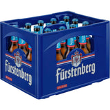 Blaue Kiste mit 20 Flaschen Fürstenberg Pilsener Alkoholfrei 0,33L (Mehrweg), jeweils mit blauem Verschluss und Etikett - erleben Sie den vollen Pilsener Geschmack in diesem alkoholfreien Bier.