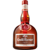 Eine 0,7-Liter-Flasche Grand Marnier Cordon Rouge (40 %), der berühmte französische Likör aus feinstem Cognac und Bitterorange von Grand Marnier, mit rotem Wachssiegel und edlem braun-goldenem Etikett.