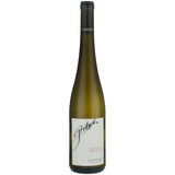 Hohe, schlanke Flasche FJ Gritsch Grüner Veltliner Ried Singerriedel DAC 2024 mit weiß-goldenem Etikett und dunklem Verschluss. Der Wein stammt aus der berühmten Lage Ried Singerriedel.