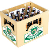 Eine beigefarbene Kiste enthält 20 Flaschen (je 0,33 l) Gruibinger Brunnenbier (Mehrweg), ein erfrischendes Kellerbier Hell von Gruibinger, mit grünen und weißen Etiketten und Verschlüssen.