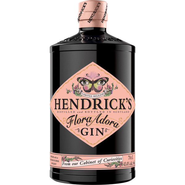 Hendrick's Flora Adora Gin 43,4% 0,7 Liter von Hendrick's Gin kommt in einer limitierten Auflage in einer rosafarbenen Flasche mit Schmetterlings- und Blumenmotiven, die den ausgeprägten floralen Charakter dieses einzigartigen Gins widerspiegeln.