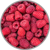 Nahaufnahme von frischen, reifen Himbeeren zur Darstellung des roten Beerenaromas in fruchtigen Rosé-und Rotweinen