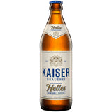 Eine 0,5-Liter-Braunglasflasche Kaiser Helles der Kaiser Brauerei (20er-Pack, MEHRWEG) mit weiß-blauem Etikett und Beschlag hebt die schwäbische Braukunst hervor.