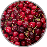 Reife rote Kirschen in Nahaufnahme zur Darstellung des saftigen Kirscharoma in frischen Rotweinen