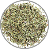 Frische Küchenkräuter auf weißen Untergrund, visuelle Darstellung für die kräuterwürzigen Noten in Rotweinen