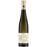 Eine hohe grüne Weinflasche mit goldenem Verschluss und der Aufschrift Hipping enthält den Kühling-Gillot Hipping Riesling GG VDP.Grosse Lage trocken 2024 - einen hochgelobten trockenen Riesling aus dem renommierten Roten Hang Nierstein.