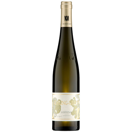 Eine hohe grüne Weinflasche mit goldenem Verschluss und der Aufschrift Hipping enthält den Kühling-Gillot Hipping Riesling GG VDP.Grosse Lage trocken 2024 - einen hochgelobten trockenen Riesling aus dem renommierten Roten Hang Nierstein.