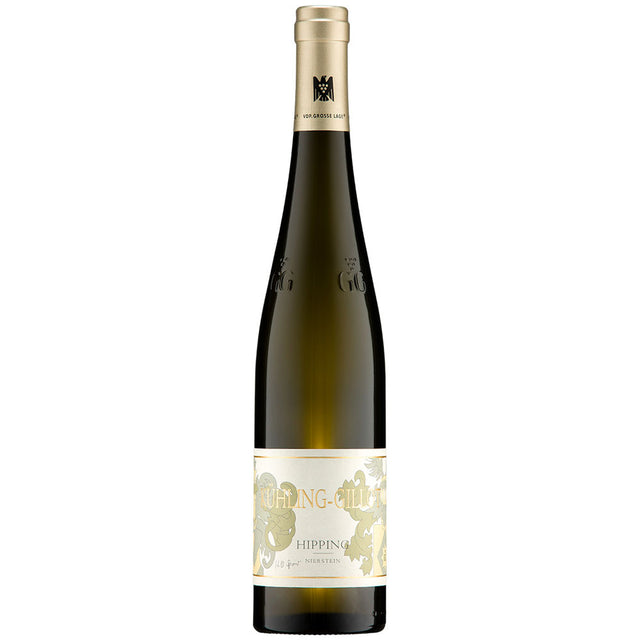Eine hohe grüne Weinflasche mit goldenem Verschluss und der Aufschrift Hipping enthält den Kühling-Gillot Hipping Riesling GG VDP.Grosse Lage trocken 2024 - einen hochgelobten trockenen Riesling aus dem renommierten Roten Hang Nierstein.