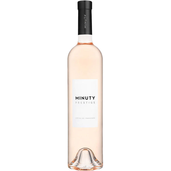 Eine Flasche Château Minuty Prestige Rosé Côtes de Provence 2024 von Château Minuty, mit klarem Etikett und hellrosa Rosé im Inneren.