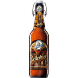 Eine Braunglasflasche Mönchshof Naturtrübes Kellerbier 20x 0,5 Liter (MEHRWEG) mit Bügelverschluss und Kondenstropfen.
