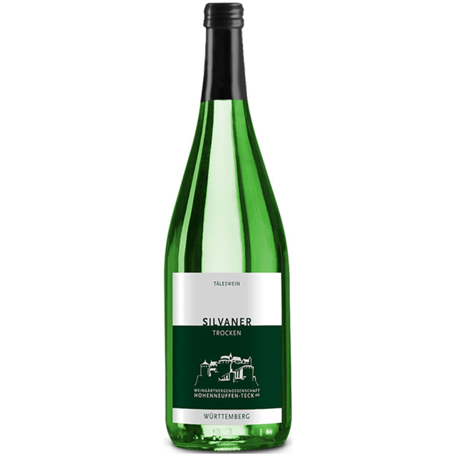 Eine grüne Flasche Neuffener Hohenneuffen Silvaner 12x 1 Liter (MEHRWEG) von der Weingärtnergenossenschaft Hohenneuffen mit einem weiß-grünen Etikett und einem schwarzen Verschluss.