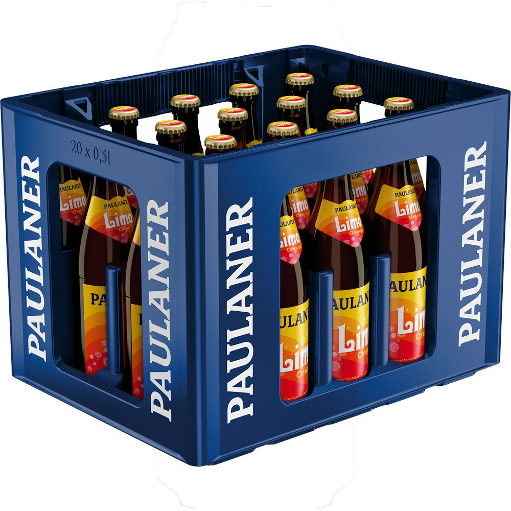 Eine blaue Kiste Paulaner Limo Orange 20x 0,5 Liter (MEHRWEG) Flaschen von Paulaner, jeweils alkoholfreie Limonade mit orangefarbenen und gelben Etiketten, aus einem Winkel betrachtet.