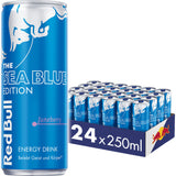 Eine 250-ml-Dose Red Bull Energy Drink Sea Blue Edition Juneberry mit einer 24x0,25-Liter-Packung von Red Bull im Hintergrund.