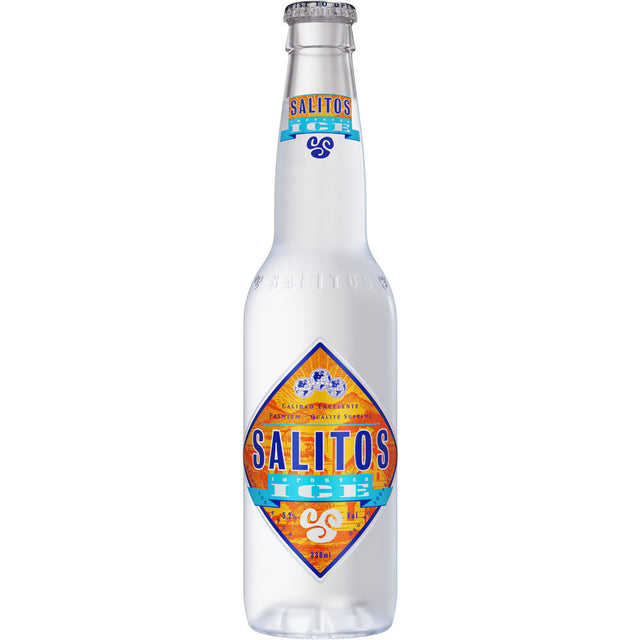 Eine klare Salitos Ice 0,33L Mehrwegflasche mit blauer, gelber und oranger Beschriftung auf der Vorderseite von Salitos, mit erfrischendem Limetten-Tequila-Geschmack; erhältlich im 24er-Pack.