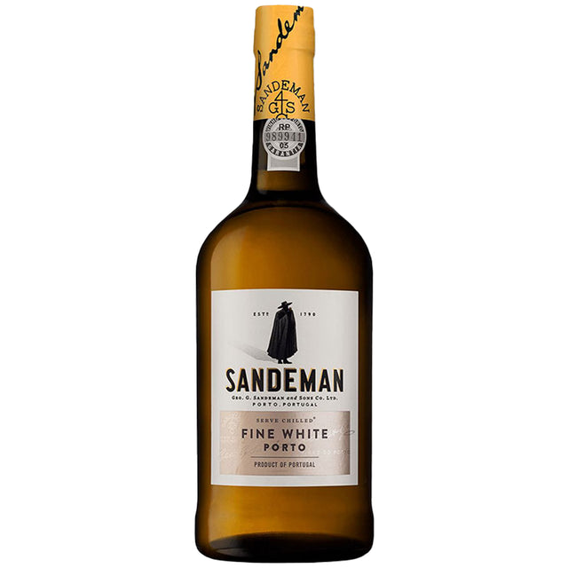 Eine 0,75-Liter-Flasche Sandeman Portwein Fine White (20%) mit einem gelben Verschluss und einem Etikett mit der ikonischen schwarzen Silhouette - ein exquisiter portugiesischer Portwein von Sandeman.