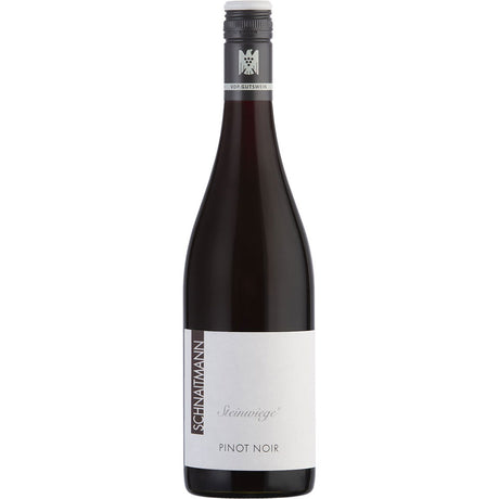 Eine Flasche Schnaitmann Steinwiege Pinot Noir trocken 2022 von Schnaitmann mit einem schwarzen Schraubverschluss und einem weißen Etikett.