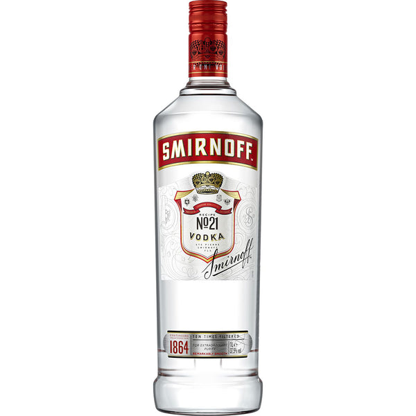 Eine 1-Liter-Flasche Smirnoff Wodka Red (37,5%) im klassischen weiß-rot-goldenen Design mit rotem Verschluss und dem ikonischen Branding von Smirnoff Wodka.