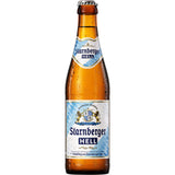 Eine Flasche Starnberger Hell, Teil der 24x 0,33L Mehrweg-Packung der Marke Starnberger, mit einem blau-weißen Etikett mit Kondensationsbeschichtung.