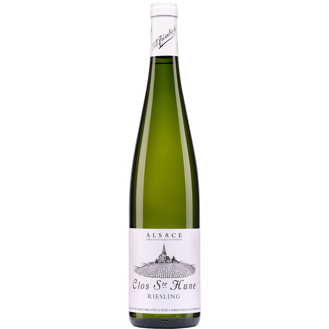 Eine grüne Flasche F.E. Trimbach Riesling Clos St. Hune Grand Cru AOC Alsace 2020 hat ein weißes Etikett und eine silberne Folie am Hals.