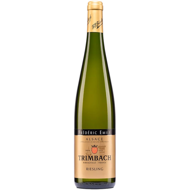 Eine grüne Flasche F.E. Trimbach Riesling Frédéric Emile AOC Alsace 2019 mit goldenem Etikett und schwarzen Akzenten, die die Eleganz dieses Grand-Cru-Weins unterstreichen, steht vor einem weißen Hintergrund.