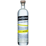 Undone No. 02 London Dry Juniper Not Gin 0,7 L von Undone ist eine klare alkoholfreie Alternative mit der Aufschrift "This is not gin", die den klassischen London Dry Charakter in einer veganen, glutenfreien Rezeptur bietet.