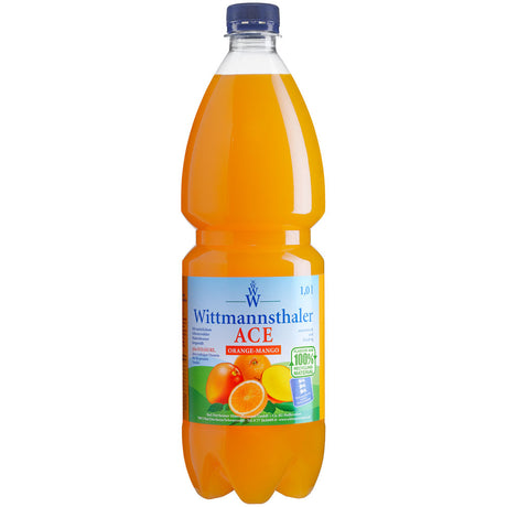 Eine 1-Liter-Flasche Wittmannsthaler ACE Orange Mango PET (EINWEG), ein kalorienarmes Getränk mit blauem Verschluss und Fruchtbildern auf dem Etikett, das in 9er-Packungen verkauft wird.